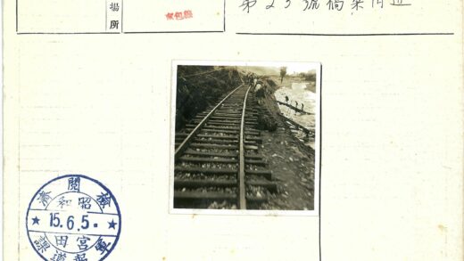 铁路边工人与岩石河岸景观.jpg