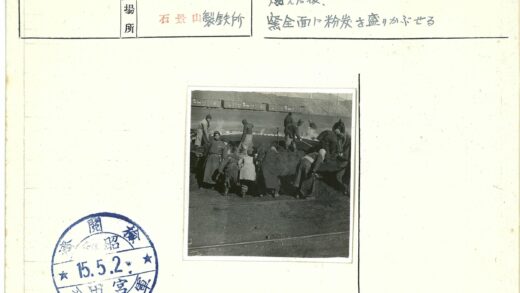 铁路边蒸汽中的壕沟施工队.jpg