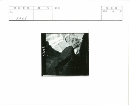 锯齿岩层与山谷小屋.jpg