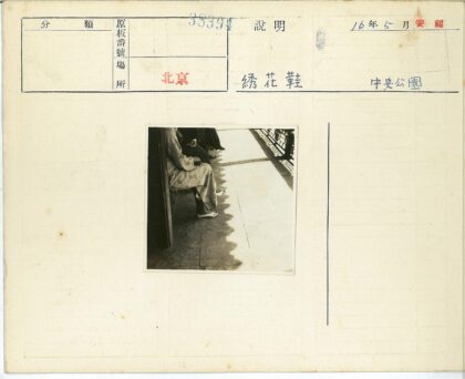 长凳人群与阴影.jpg