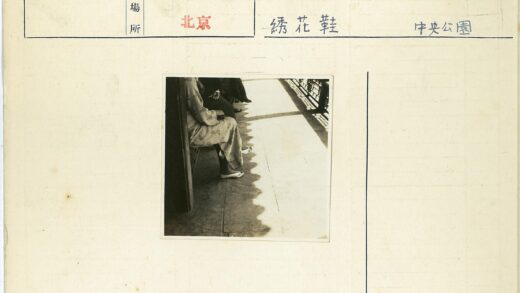 长凳人群与阴影.jpg
