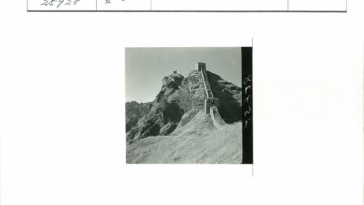 长城瞭望塔晴空山峦.jpg