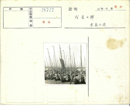 长桅木帆船海岸停泊.jpg
