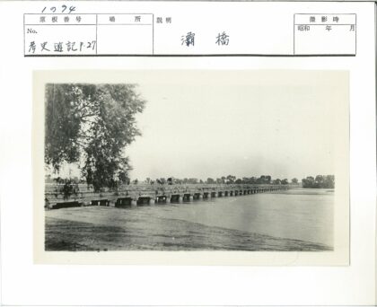 长桥横跨宽阔河流晴空.jpg