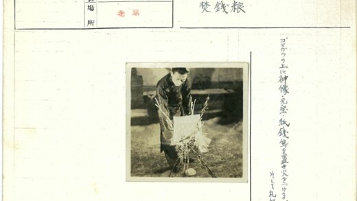 长袍人凝视装饰架.jpg