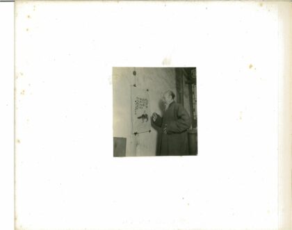 长须男子执笔书写卷轴.jpg