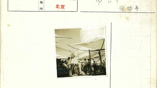 阳光市场大篷下人群购物车.jpg