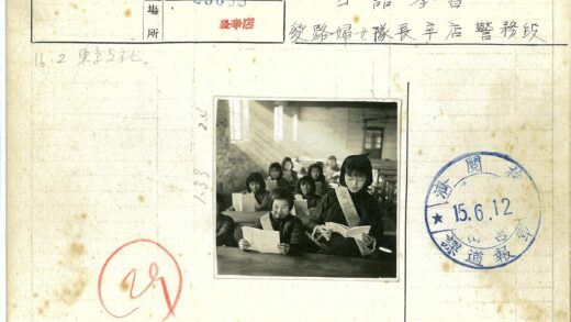 阳光教室里的学生读书时光.jpg