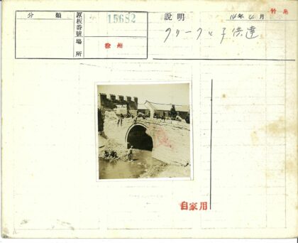 阳光溪畔古桥人群.jpg