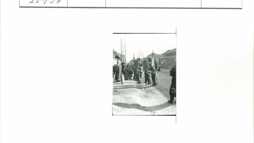 阳光街道人群聚集街景.jpg