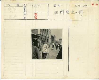阳光街道砖砌建筑.jpg