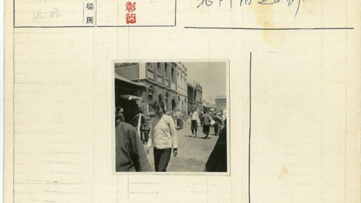 阳光街道砖砌建筑.jpg