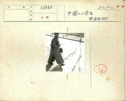 阳光街道行人背包提篮.jpg