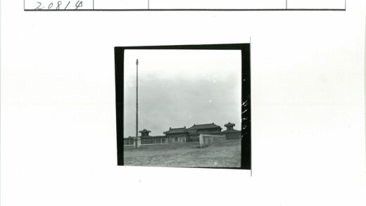 阴云下传统建筑远景.jpg