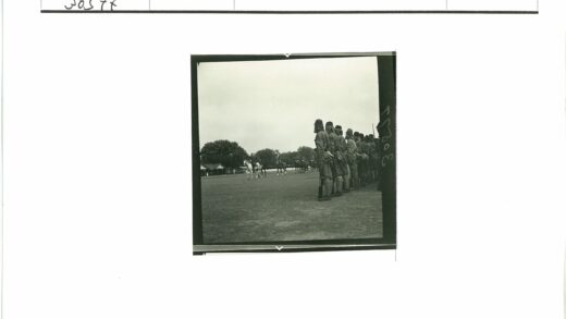 阴云下士兵与骑兵队列.jpg