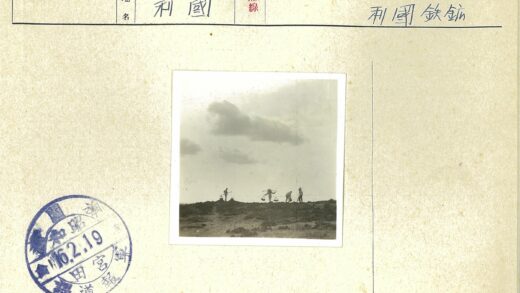 阴天农忙提篮耕作图.jpg
