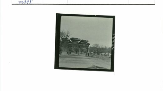 阴天宝塔门小路散步骑车.jpg