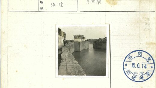 阴天街景石头人行道建筑.jpg