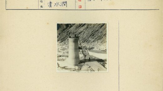 陡峭山区河边圆柱混凝土施工.jpg