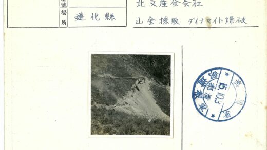 陡峭山坡狭窄小径自然景观.jpg