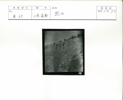 陡峭岩石悬崖自然景观.jpg