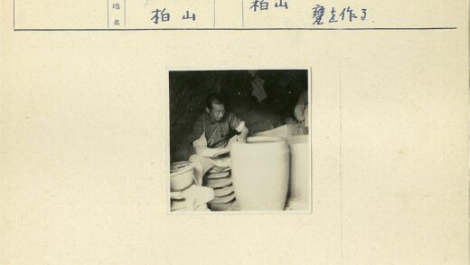 陶艺师手工制作大陶罐场景.jpg
