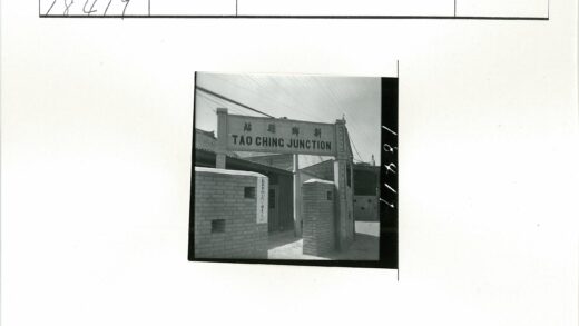 陶青路口历史建筑与砖柱风貌.jpg