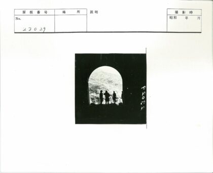 隧道入口剪影俯瞰山地景观.jpg
