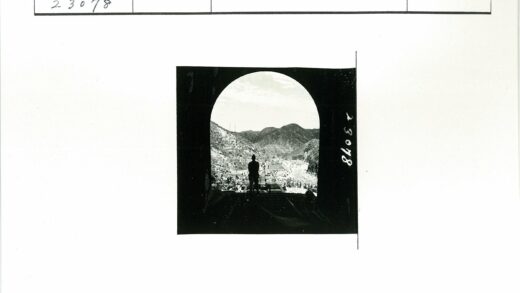 隧道剪影与山丘天空.jpg