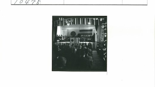 集会演讲与日本国旗舞台.jpg