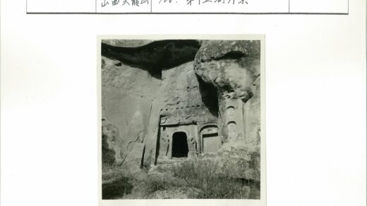雕刻岩层与自然入口景观.jpg