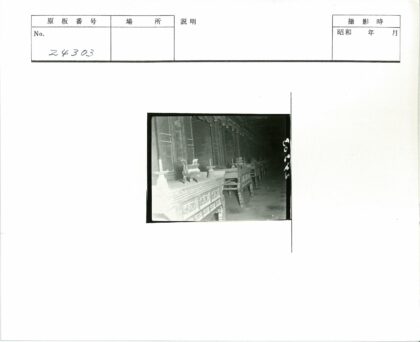 雕刻木桌烛台香炉装饰.jpg
