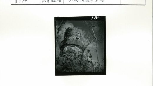 雕刻石建筑与树林景观.jpg