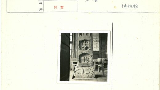 雕刻石柱与古典木家具室内景.jpg