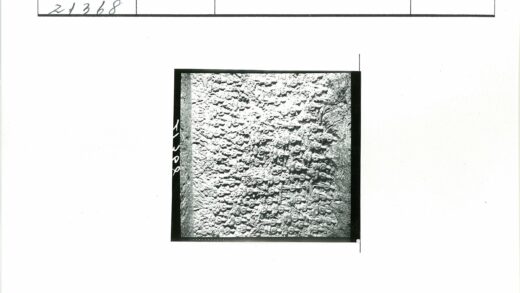 雕刻碑文古石墙照片.jpg