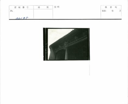 雕刻装饰柱古典建筑立面.jpg