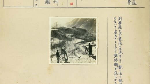 雪中丘陵三人工作远景.jpg