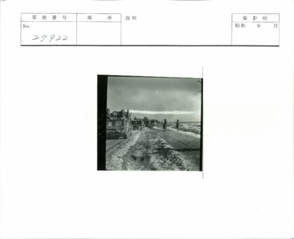 雪中军车行进开阔雪地.jpg