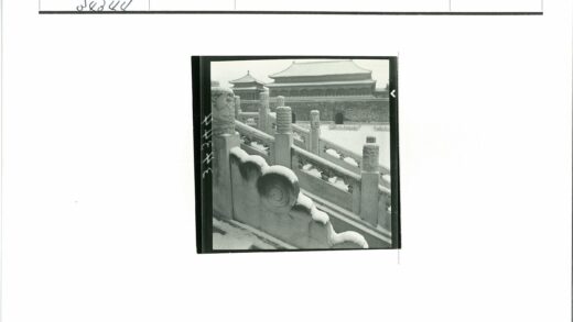 雪中古建石阶.jpg