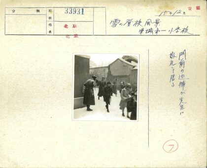 雪中都市行人街景.jpg