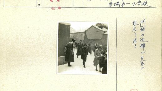 雪中都市行人街景.jpg