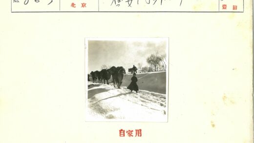 雪中骆驼商队行进图.jpg