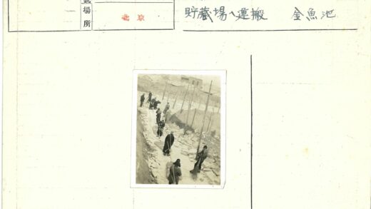 雪地清扫工人工作场景.jpg