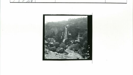 雪岩梯田瀑布景观.jpg
