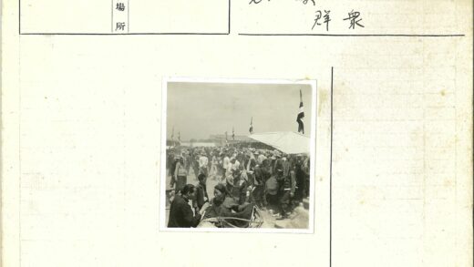 露天市场人群树下遮阳.jpg