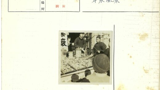 露天市场美食摊位人群.jpg