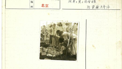露天市场购物人群.jpg
