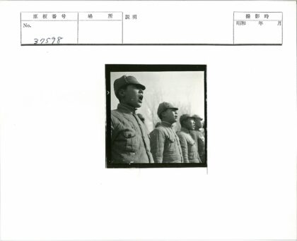 青年制服团队户外合影.jpg