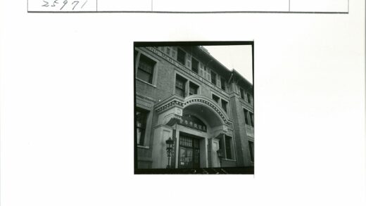 青年基督教协会砖砌建筑入口.jpg