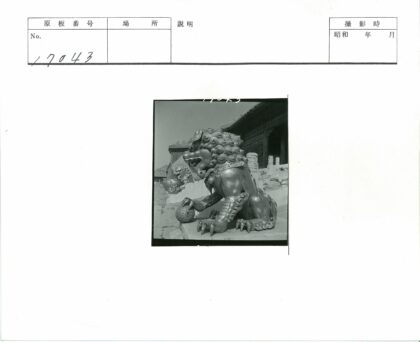 青铜狮子雕像庭院景观.jpg